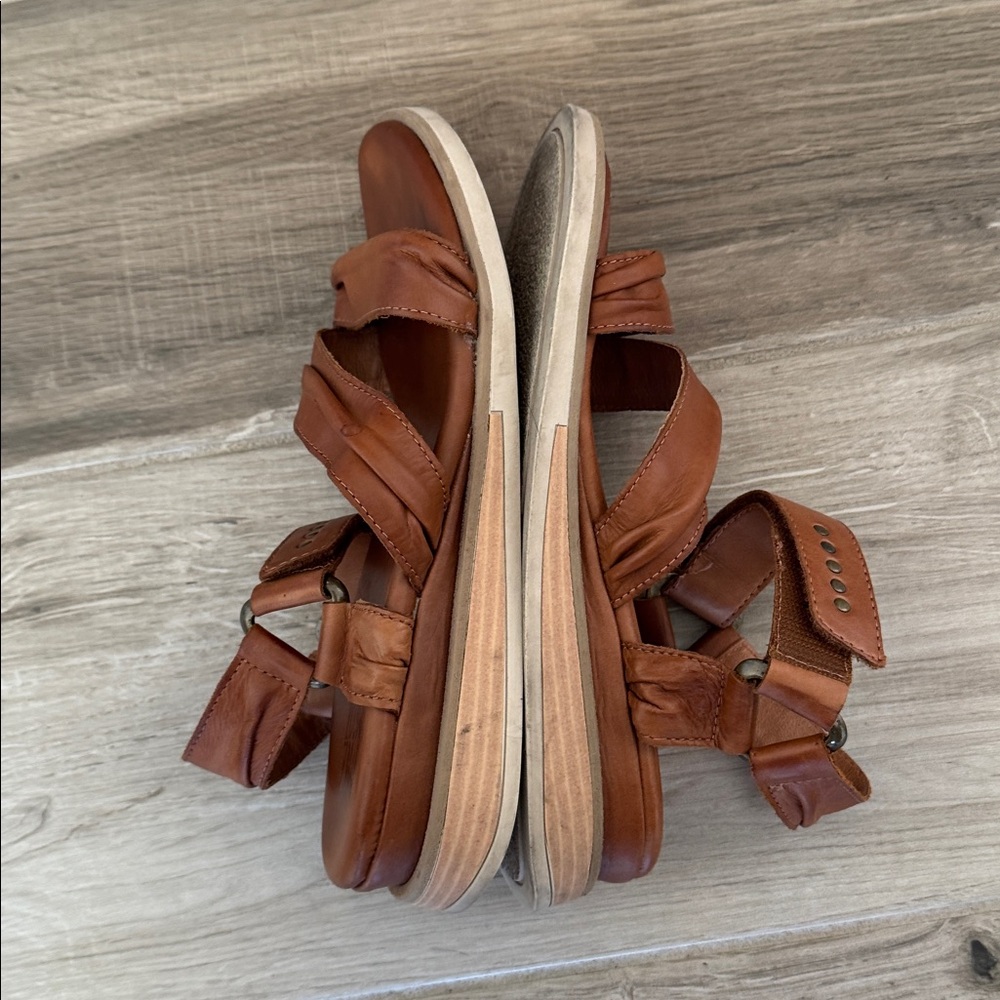 Miz Mooz 39 8 1/2 - 9 WIDE Camellia sandals - Picture 6 of 8